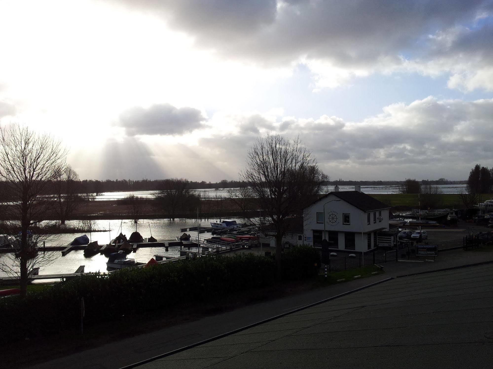 De Brabantse Biesbosch Hotel Werkendam Luaran gambar
