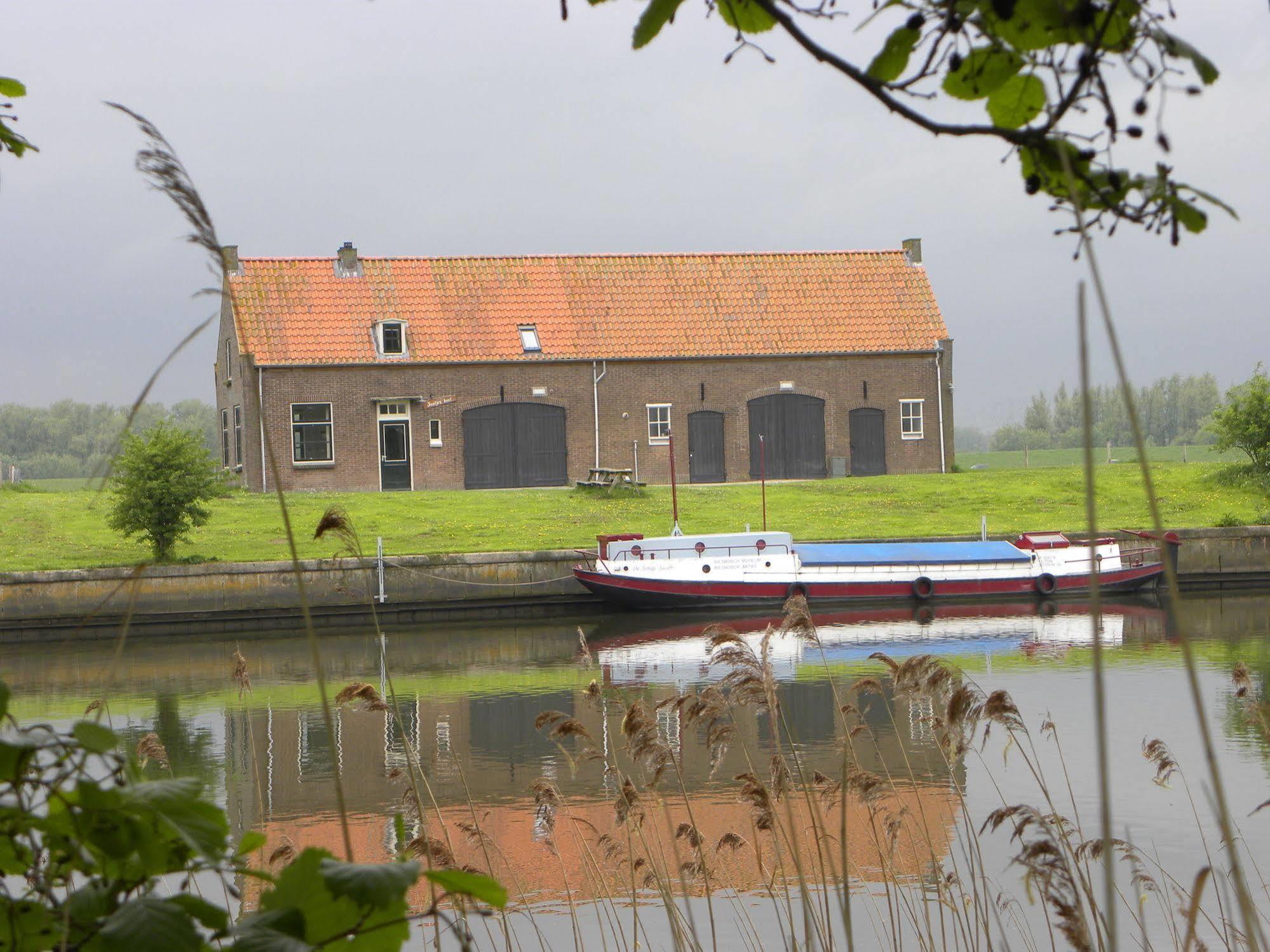 De Brabantse Biesbosch Hotel Werkendam Luaran gambar